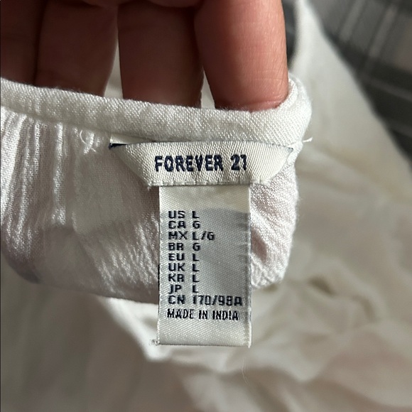 White top - Picture 5 of 5